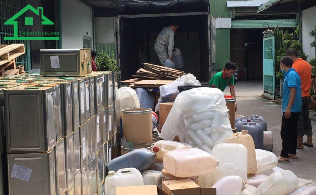 Mua các loại đồ ve chai là dịch vụ phổ biến hiện nay