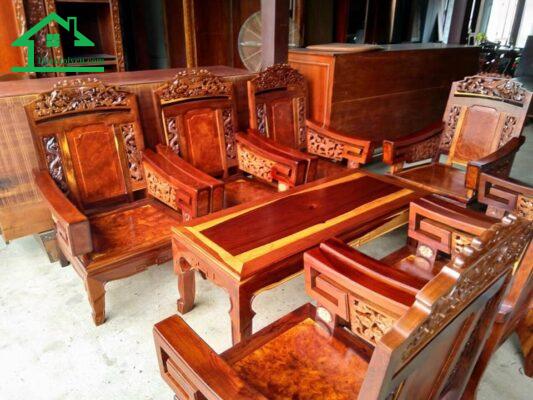 Lựa chọn đơn vị chuyên thu mua bàn ghế gỗ cũ giá cao