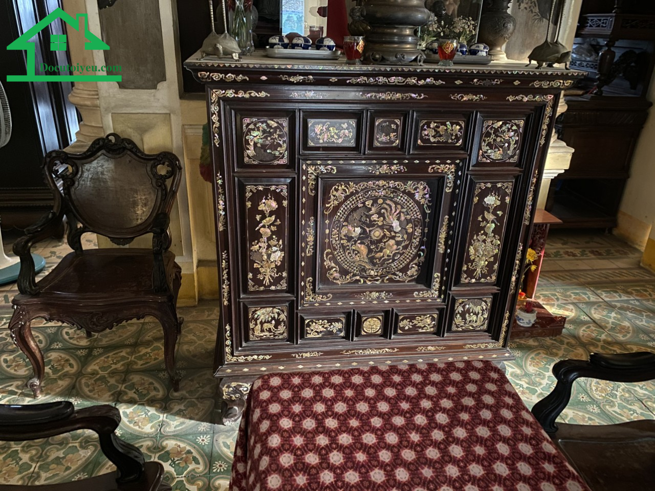 Tủ gỗ thờ cũ nên thanh lý lại cho đơn vị thu mua uy tín