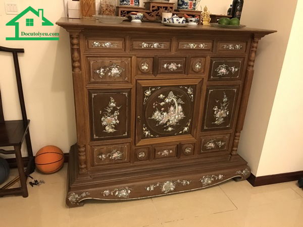Dịch vụ thu mua tủ thờ gỗ cũ giá cao phù hợp khi bạn có nhu cầu thay tủ mới